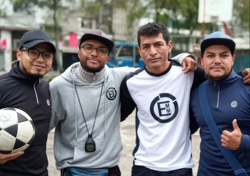 darwin el mono gil en nuestra escuela de ecuavoley training